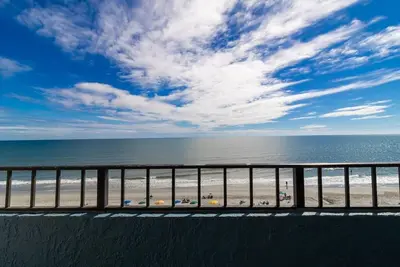 Image de Embrace Coastal Living Oceanfront Room 6th Floor