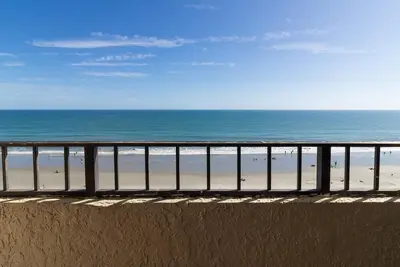 Image de Ocean Oasis: 9th Floor Two Queen Oceanfront Room