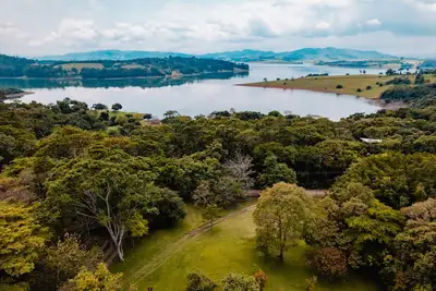 Image de Sitio à Beira da Represa - Um Refúgio de Paz e Diversão