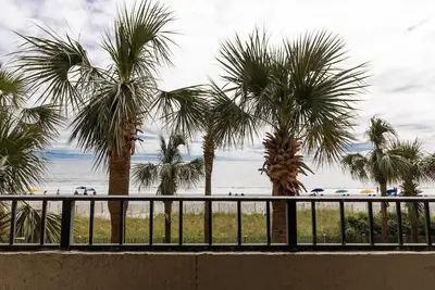 Image de Ocean Oasis 2nd Floor Two Queen Oceanfront Room