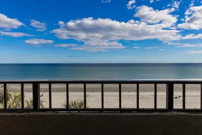 Image de Relaxation by the Sea Oceanfront Room 4th Floor