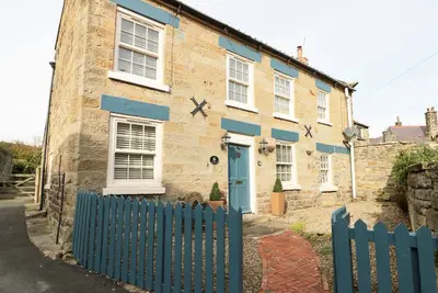 Image de The Nook At 29 High Street, pet friendly, with hot tub in Burniston