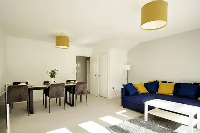 Image de Reading Close to all amenities/Sleeps 8/w/Parking