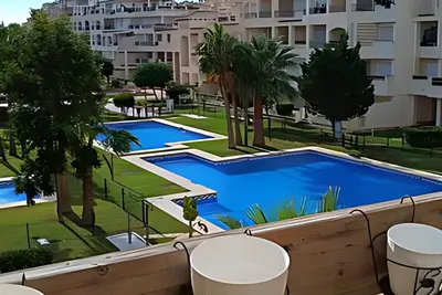 Image de Bel appartement de 2 chambres et 2 salles de bain avec piscine