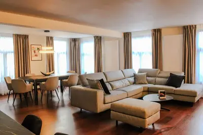 Image de Modern and Stylish! <br>Luxury apartment in the center of Antwerp. Private parking and fully serviced.