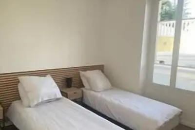 Image de 2 pièces dans hôtel particulier