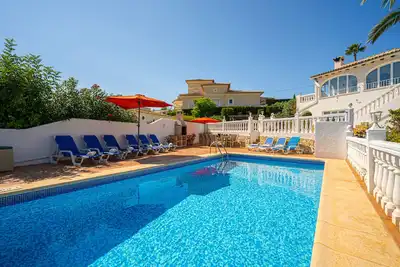 Schöne Villa für 10 pax in der Nähe von Moraira mit Privatem Pool und Meerblick