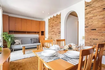 Image de Bright 2 bedroom apartment located in the most attractive area of Barcelona. It is located in the heart of Poble Sec, the coolest neighborhood with the best tapas restaurants in Barcelona. Just 4 minutes from the subway and 10 minutes from Las Rambl