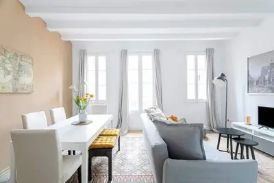 Image de Charming and luxurious apartment in the best location in Barcelona. Enjoy the Mediterranean weather in its great terrace.