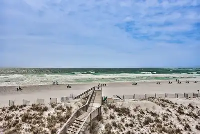 Image de Beach Front At Jetty East! 1 Free Beach Chair Set Up Daily!