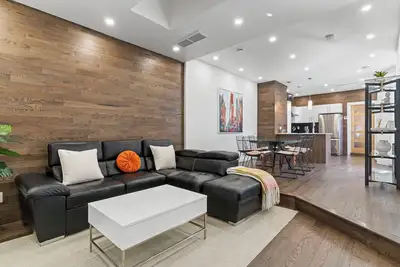 Image de Free Indoor Parking - Heart of Mtl