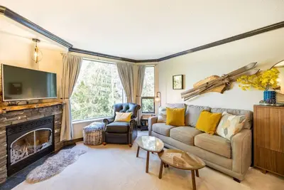 Image de Cozy Mountainside 1br:Sleeps 4, Pool, Hottub, Sauna & Near Top Trails & Everything!