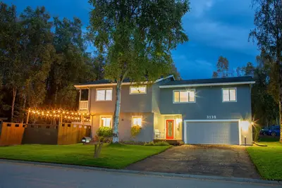 Image de Quiet large home in South Anchorage to launch your Alaska Adventure!