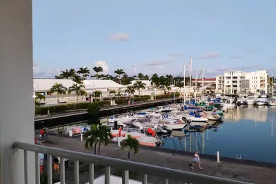 Image de Appt \" Tee Punch \"  2 à 4 pers avec piscine. Vue sur Marina, golf, plage.