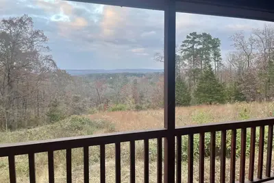 Image de Cozy hilltop cabin less than 1 mile from Lacey's marina and Wma land to explore!