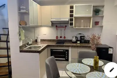 Lovely Apartment in great location, close to shopping, parks, beaches and more! !