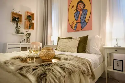 Image de The Retro | Gorgeous Central 2 Br Apartment