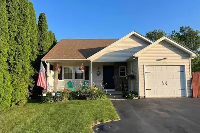 Image de Well-equipped, renovated 3 Bedroom with Game Room