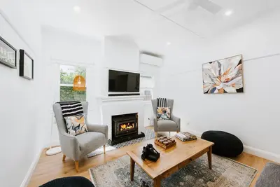 Image de Two Daughters Cottage Refined Country Living