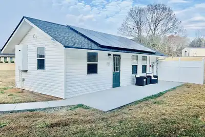 Image de Quite Comfy Tiny Home in Rockford #TinyRock