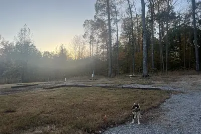 Image de Two Rv Sites; 1 Full, 1 Water/Electric Only