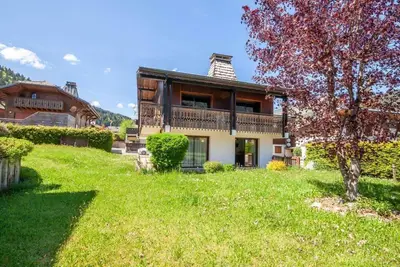 Image de 100m du centre station, 1er étage, balcon, parking, télévision, casier à ski, 40m², Morzine