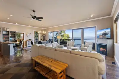 Image de Spectacular Waterfront Getaway