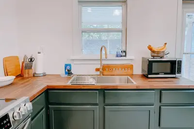 Image de Downtown Marshall Home - Walk to Shops & Restaurants - Long Stays Welcome