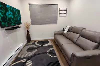 Image de Luxury 1 Bedroom Basement Suite