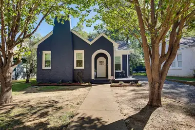 Image de Walkable Tyler House w/ Deck: 1/2 Mi to Downtown!