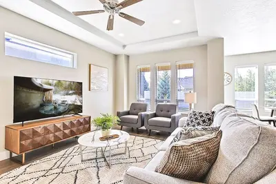 Image de New Elegant & Private Retreat - Spotless, Spacious, Great Central Boise Area