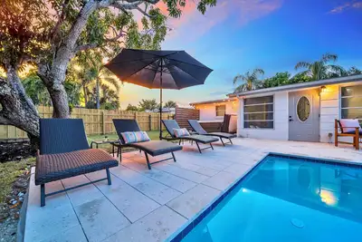 Image de New Pool! Naples Home 2 miles to Beach/5th Ave, 2 King Beds, Hot Tub, Bikes