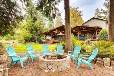 Image de Peaceful Renton Retreat w/ Hot Tub Access!