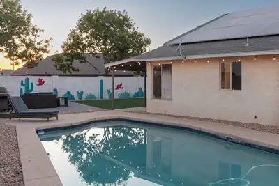 Image de Glendale Pool House Oasis with Jacuzzi Billiards