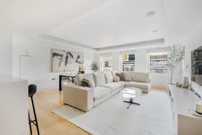 Image de Stunning single level Mayfair flat with Ac & Large living/dining area