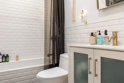 big bright Bk flat, sunny deck, chabad friendly