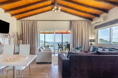 Image de Appartement \"Angela Panorama\" avec vue sur la mer, Wi-Fi et climatisation