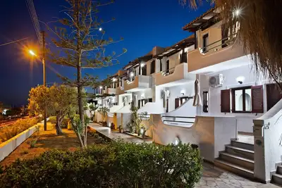 Image de Appartement dans un hôtel 'avec vue sur le jardin-Creta' avec vue sur la montagne et climatisation