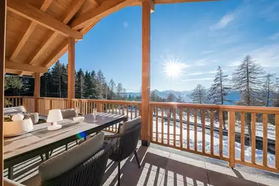 Image de Appartement 'Piz Aich Natur Chalet Panorama' avec vue sur les montagnes, balcon et Wi-Fi