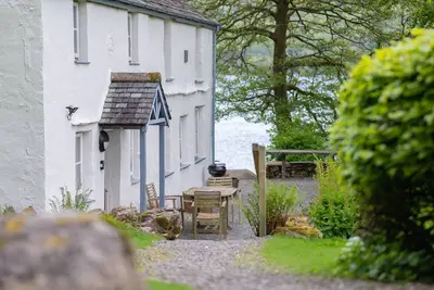 Image de Lakeshore cottage with Hot Tub - Hullet Hall