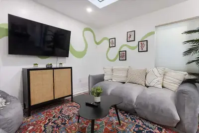 Image de Private 2br + Hot Tub & FirePit - Workspace, Parking & Mins to Lax, SoFi, Beach