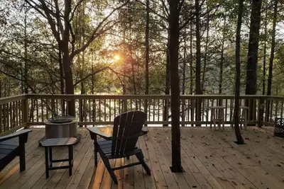 Image de Offgrid Glamping At Private Lake