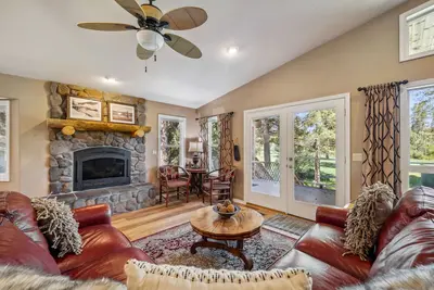 Image de New! Fairway to Heaven - Golf Course - Deck - Fireplace - Garage