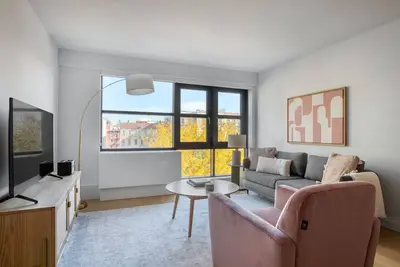 Image de Nice Les 2br w/ Doorman, Gym, Outdoor Space & Elevator, by Blueground