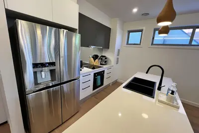Image de Stunning Dickson Luxe 3br 2 Bath Double Lug Wifi Wine Brand New Townhouse