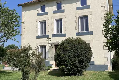 Image de Newly reburbished 4 bedroom town house in La Vienne.