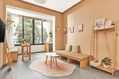 Image de Traditional central House/City view/ Big window/Washing /5 Mins walking to lake