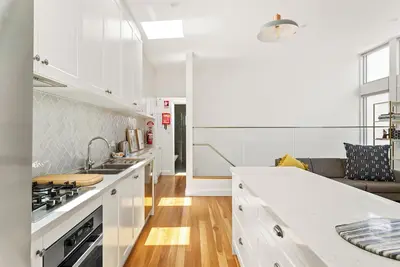 Image de Tranquil 2br Unit near Hospitals & Unsw with King Beds, Balcony, and Free WiFi