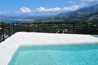 Image de Villa ArGia with private pool and terraces with mountain & sea views in Chania