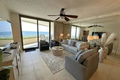 Image de West 805 at Eden Condomniums Updated Gulf Front Condo with Stunning Views!